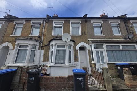 2 bedroom terraced house to rent, Eastbournia Avenue, Edmonton, N9