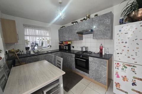 2 bedroom terraced house to rent, Eastbournia Avenue, Edmonton, N9