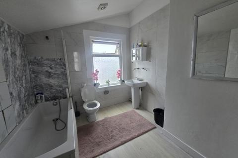 2 bedroom terraced house to rent, Eastbournia Avenue, Edmonton, N9