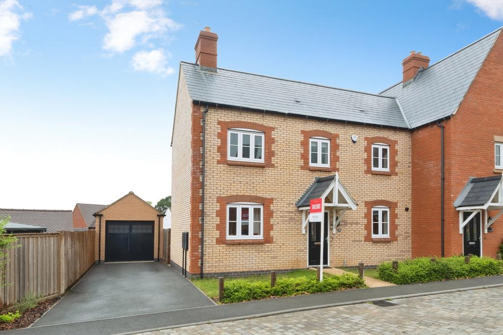 3 bedroom semi-detached house for sale