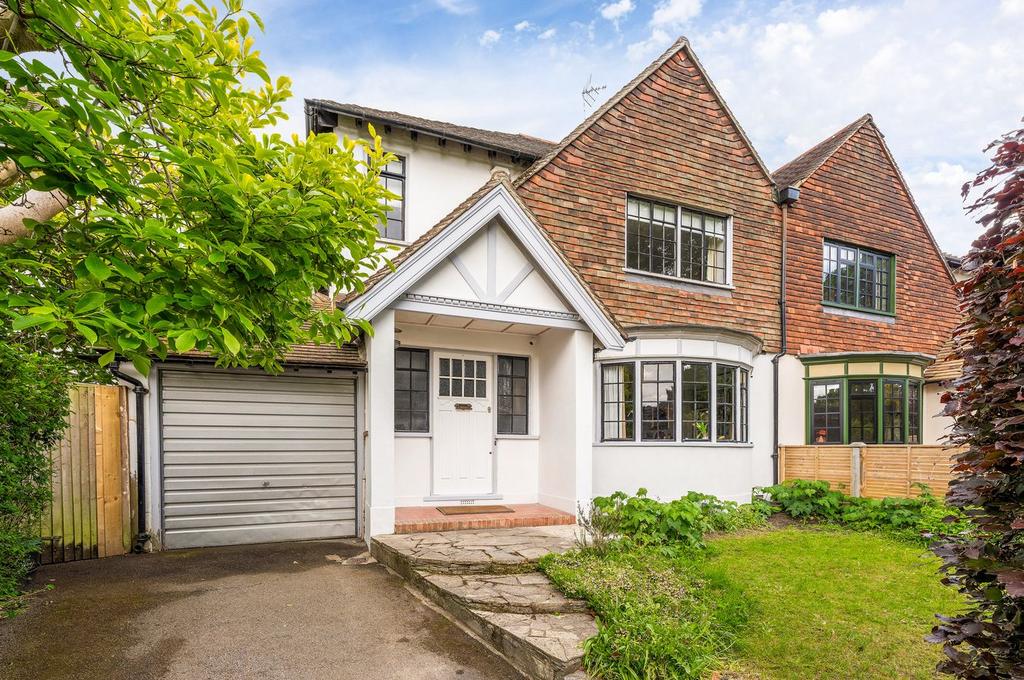 Detached house exterior, driveway, garage