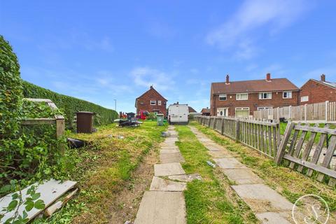2 bedroom semi-detached house for sale, Barncroft Rise, Leeds