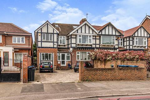 3 bedroom house to rent, Robin Hood Way, London SW15
