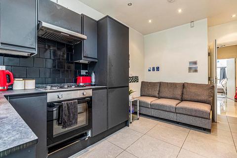 3 bedroom house to rent, Robin Hood Way, London SW15
