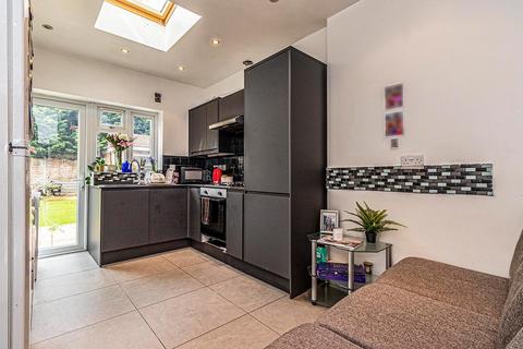 3 bedroom house to rent, Robin Hood Way, London SW15