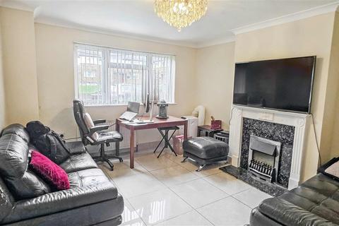 2 bedroom ground floor flat for sale, Third Avenue, WEMBLEY
