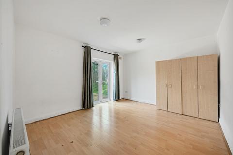 2 bedroom flat for sale, Churchdown, Bromley