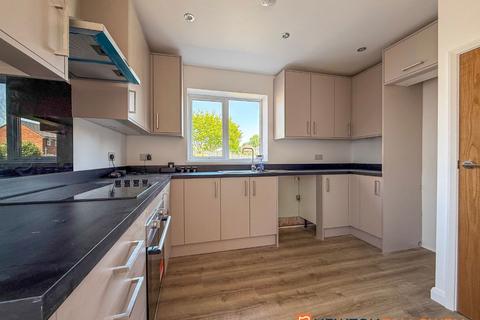 3 bedroom semi-detached house for sale, Cranmer Road, Newark NG24