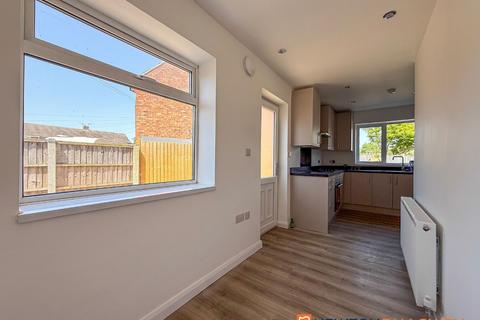 3 bedroom semi-detached house for sale, Cranmer Road, Newark NG24