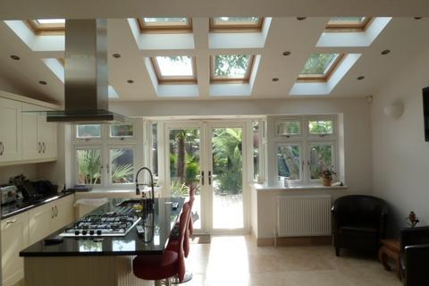 Feltham, TW14