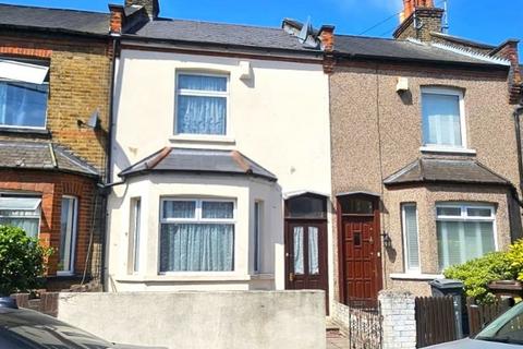 3 bedroom terraced house to rent, Alexandra Road, Hounslow, TW3