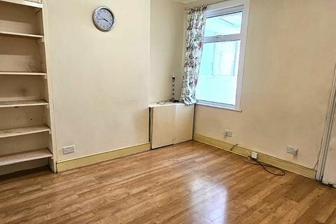 3 bedroom terraced house to rent, Alexandra Road, Hounslow, TW3