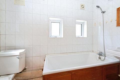 3 bedroom terraced house to rent, Alexandra Road, Hounslow, TW3