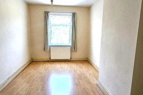 3 bedroom terraced house to rent, Alexandra Road, Hounslow, TW3