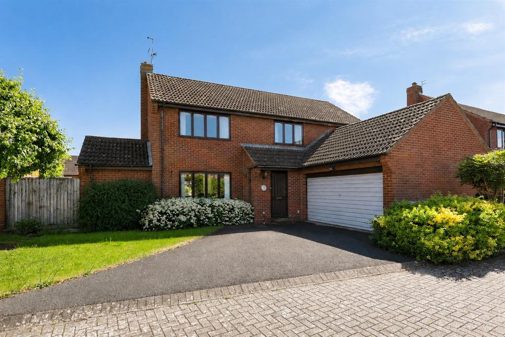 4 bedroom detached house for sale