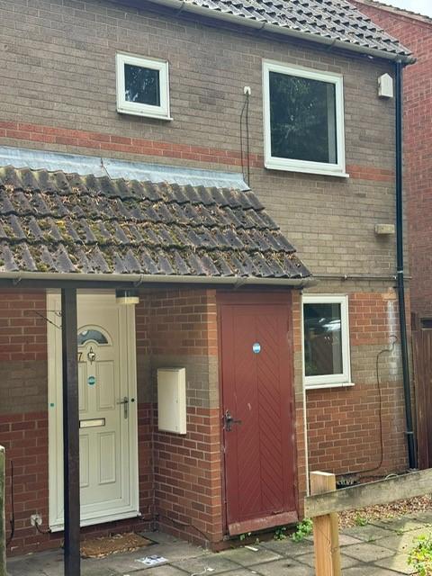 2 bedroom end of terrace house to rent