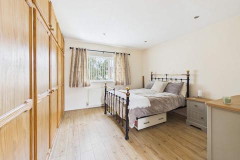 4 bedroom semi-detached house for sale, Heol Llanishen Fach, Rhiwbina, Cardiff. CF14