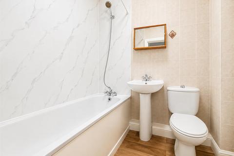 2 bedroom apartment to rent, Vicarage Farm Road, Hounslow TW5