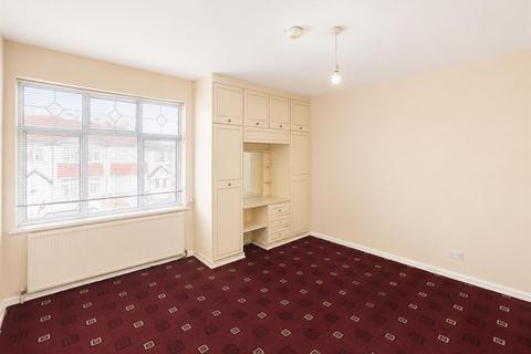 2 bedroom apartment to rent, Vicarage Farm Road, Hounslow TW5