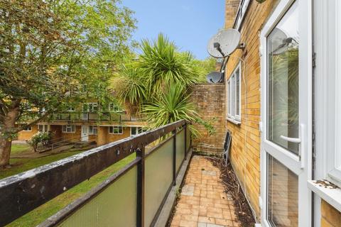 1 bedroom maisonette for sale, Bredhurst Close, London, SE20