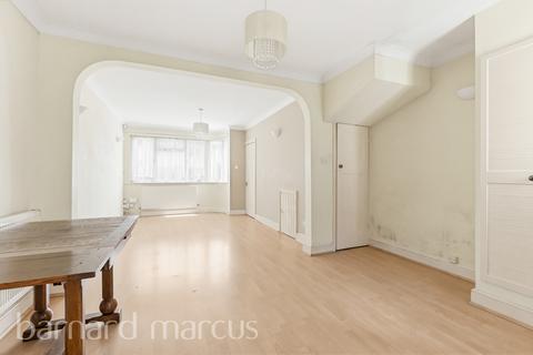 2 bedroom house to rent, Northumberland Crescent, FELTHAM