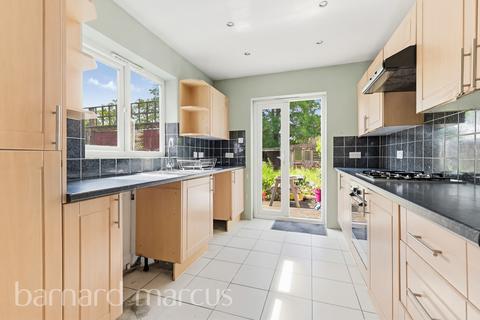 2 bedroom house to rent, Northumberland Crescent, FELTHAM