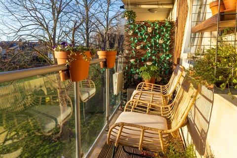 2 bedroom flat for sale, Capswell Court, Hitchin