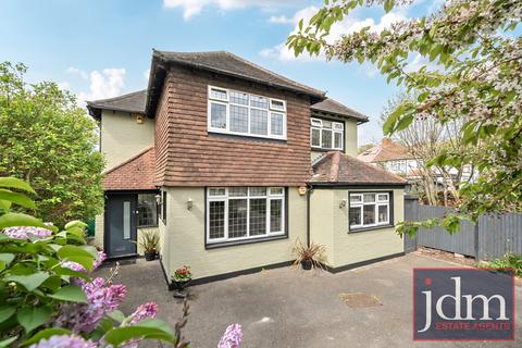 5 bedroom detached house to rent, Fairoak Drive, London, SE9