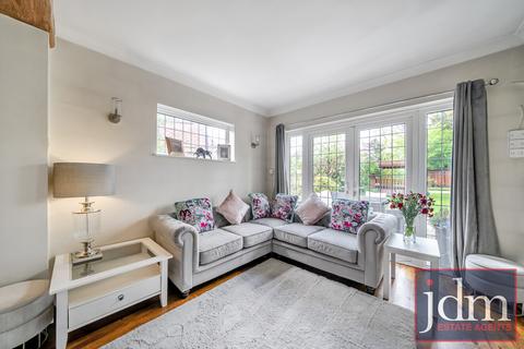 5 bedroom detached house to rent, Fairoak Drive, London, SE9