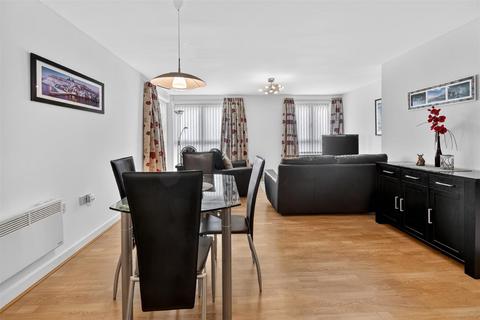 2 bedroom apartment for sale, Drummond House, College Mews