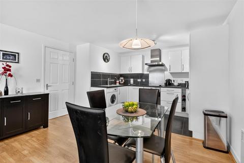 2 bedroom apartment for sale, Drummond House, College Mews