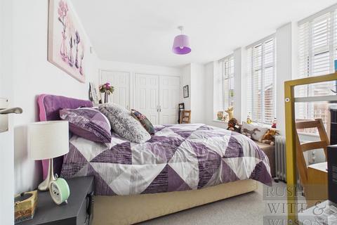 1 bedroom retirement property for sale, De La Warr Parade, Bexhill-On-Sea