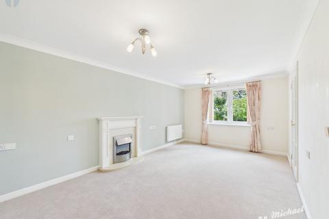 2 bedroom flat for sale, Pearl Court, Croft Road, Aylesbury, Buckinghamshire