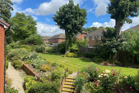 2 bedroom flat for sale, Pearl Court, Croft Road, Aylesbury, Buckinghamshire