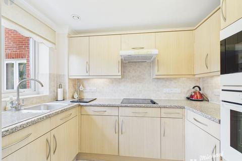 2 bedroom flat for sale, Pearl Court, Croft Road, Aylesbury, Buckinghamshire