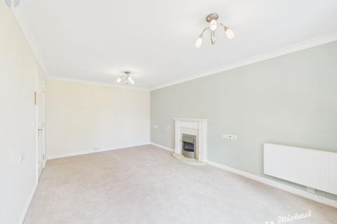 2 bedroom flat for sale, Pearl Court, Croft Road, Aylesbury, Buckinghamshire