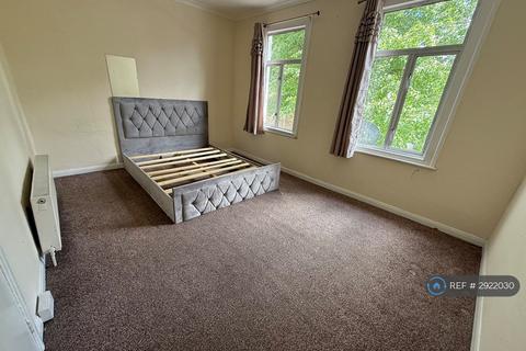 3 bedroom terraced house to rent, Bristol Road, London, E7