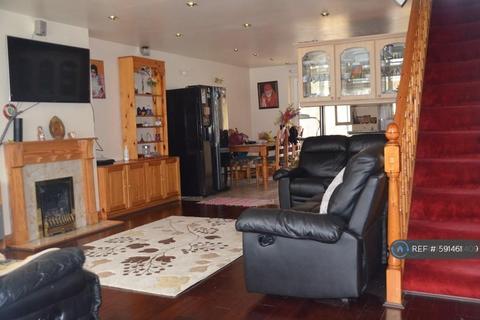 3 bedroom terraced house to rent, Fuller Way, Hayes, UB3