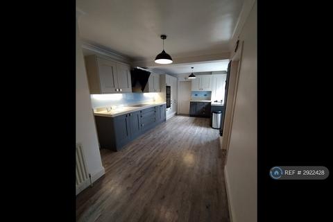 3 bedroom end of terrace house to rent, Hart Street, Chelmsford, CM2
