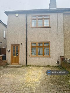 3 bedroom terraced house to rent, Baron Road, Dagenham, RM8