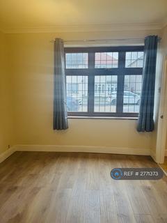 3 bedroom terraced house to rent, Baron Road, Dagenham, RM8