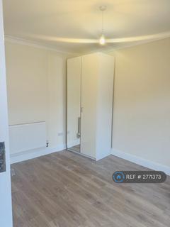 3 bedroom terraced house to rent, Baron Road, Dagenham, RM8