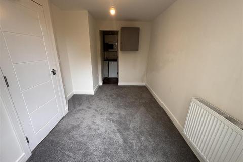 Studio to rent, 20 Upper High Street, Taunton TA1