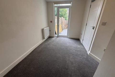 Studio to rent, 20 Upper High Street, Taunton TA1