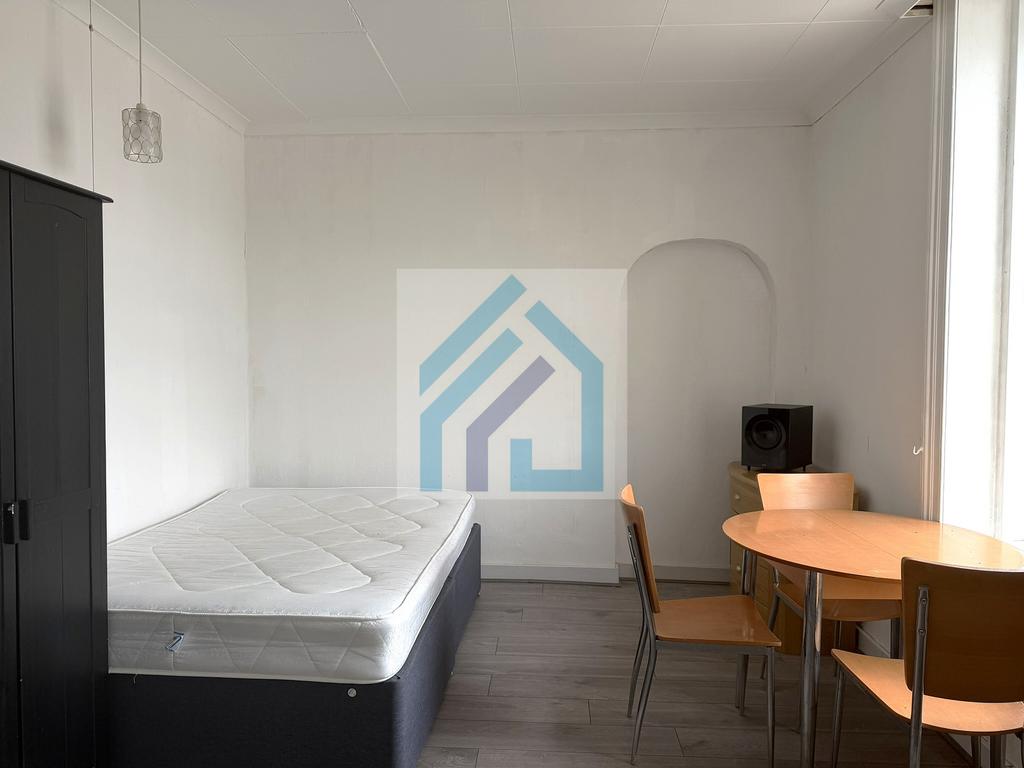 Apartment in Bournemouth, Lansdowne - View 2
