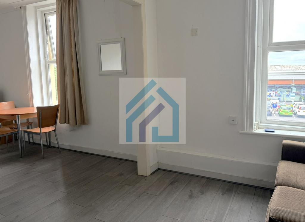 Apartment in Bournemouth, Lansdowne - View 4