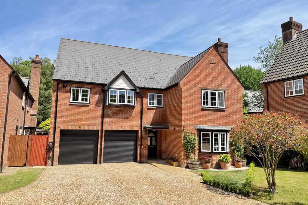 4 bedroom detached house for sale