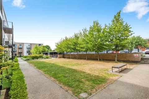 2 bedroom flat for sale, Angus Court, Thame