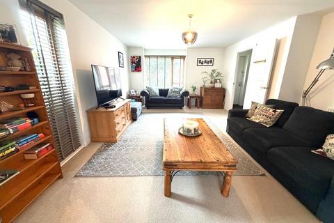 5 bedroom end of terrace house for sale, Moccasin Way, Street