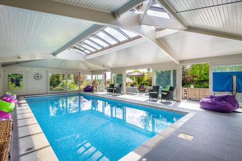 5 bedroom detached house for sale, Hook Heath Road, Hook Heath, Woking, Surrey GU22 0QE